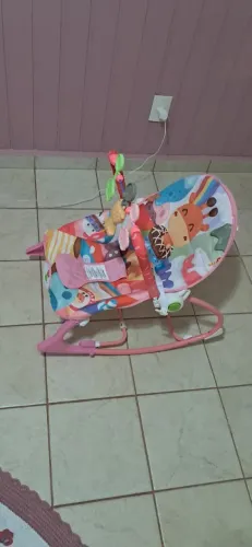 Cadeirinha de descanso e balanço novíssima!