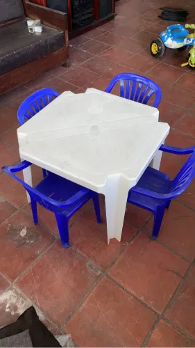 Mesinha com cadeiras infantil