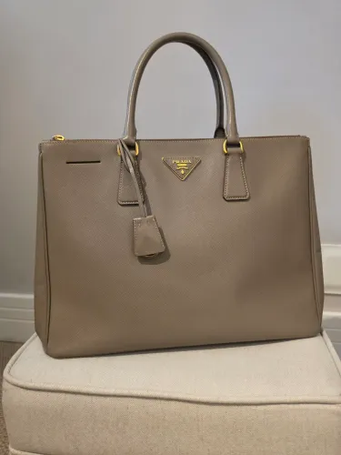 Bolsa Prada saffiano Lux double zip grande