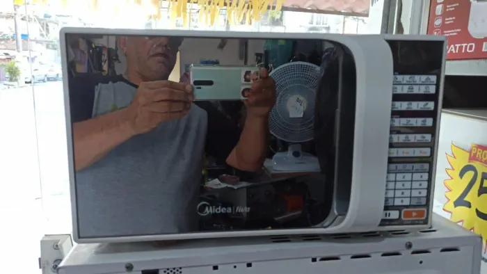 MICRO-ONDAS MIDEIA 25 L ESPELHADO FUNCIONANDO PERFEITAMENTE SOU DE CAXIAS SARAPUÍ