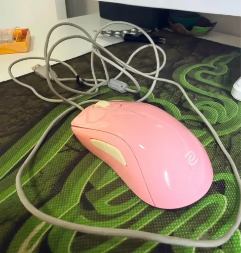 Mouse Zowie S1 Divina rosa RARO/descontinuado com fio - Acabamento brilhante