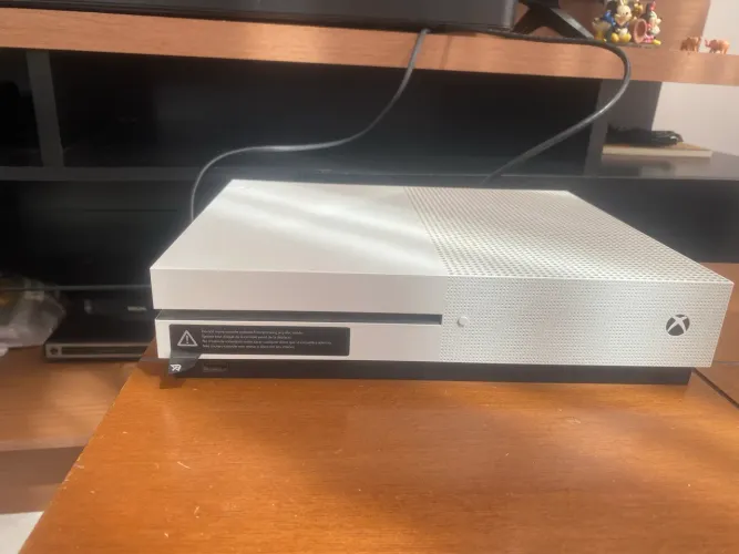XBOX ONE S 500GB - Sem controle