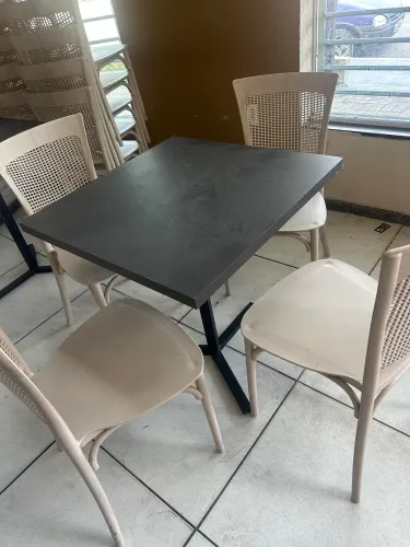 Mesa quatro cadeiras