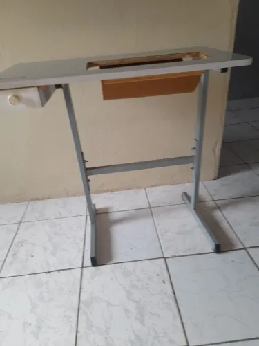 Mesa para máquina de costura