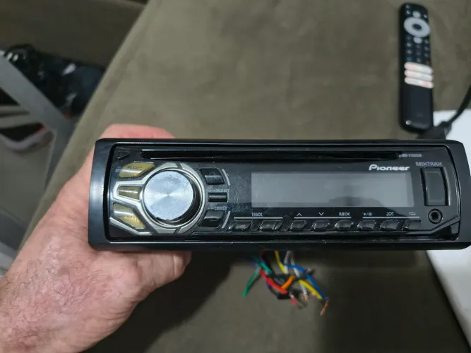 Vendo player toca CD Pioneer deh-x1680ub funcionando 100%.