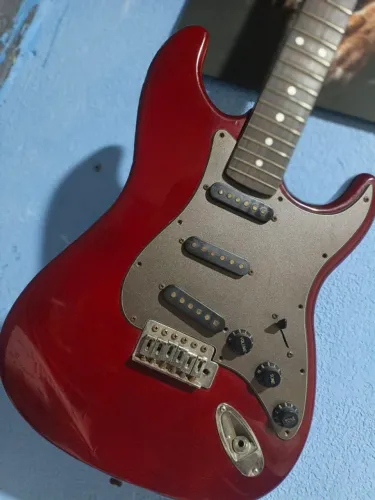 Guitarra Giannini Stard Séries autografada.