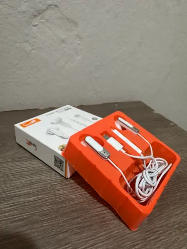 Fone de Ouvido Lacrado - Novo confortável e confiável 