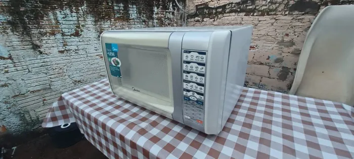 Microondas Electrolux 31L funcionando todo