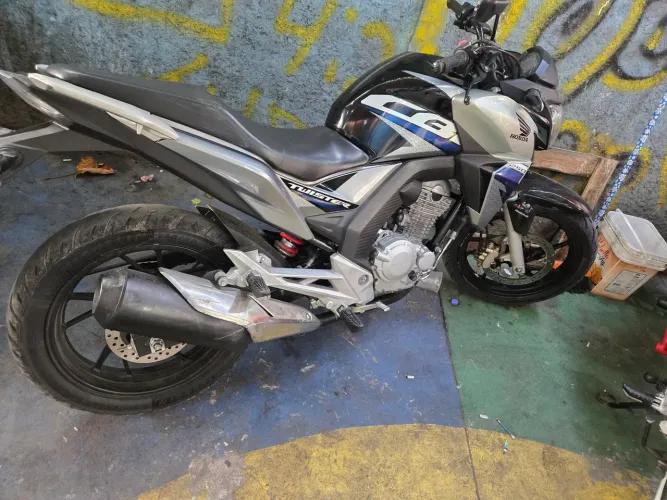 Moto muito bem conservada