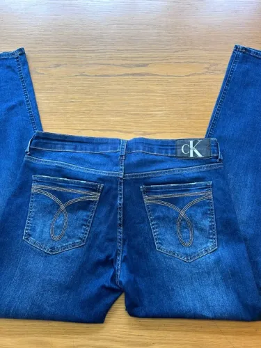 Calça jeans masculina Calvin Klein, em tom azul