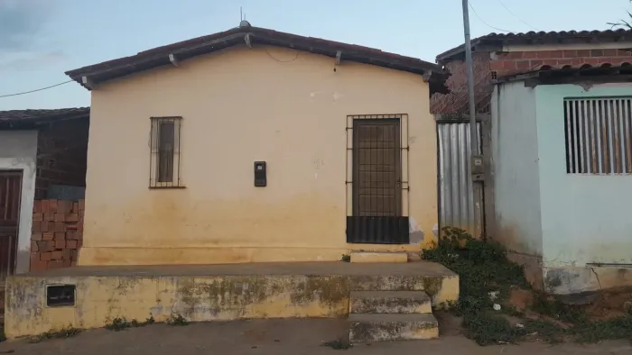 Vendo essa casa em Ruy Barbosa Bahia