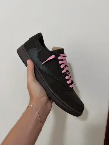 Tenis Travis Scott Velvet Brown Jordan