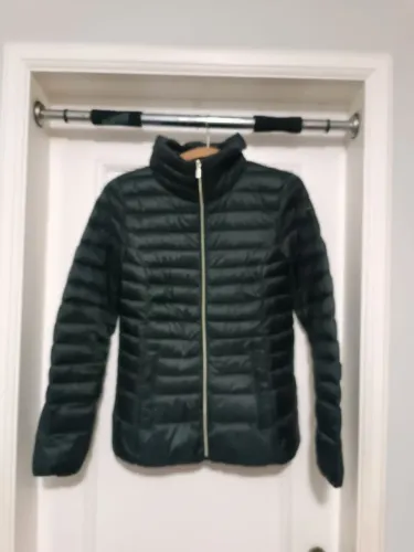 Jaqueta puffer preta com zíper - desapego