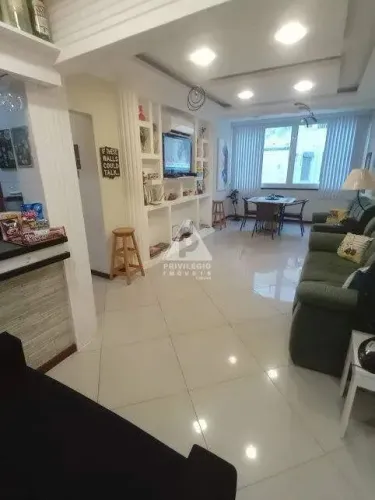Apartamento Reformado de 3 quartos, 2 banheiros, 95 m², arejado e silencioso.