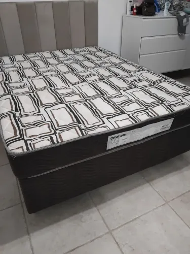 Colchão Ortobom Fronteira casal 1,38×1,88. 17 cm de altura. Com menos de um ano de uso.