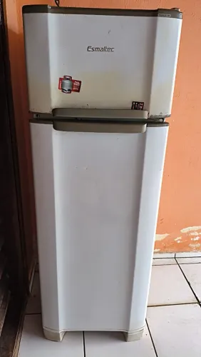 Geladeira esmaltec