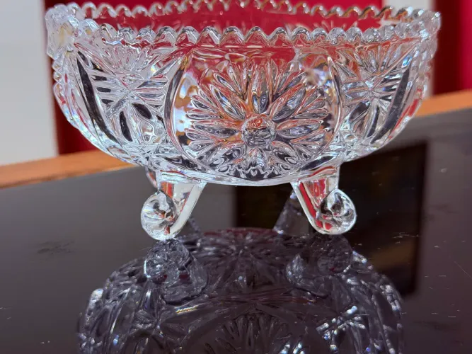 Bomboniere de cristal com 3 pés lapidação padrão estrela
