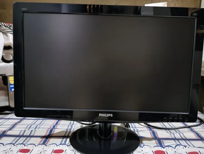 Monitor Philips 19 polegadas 60hz + cabo vga + adaptador hdmi