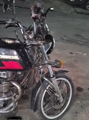 CB 400 ll, para colecionador, moto toda original!! Ano 83