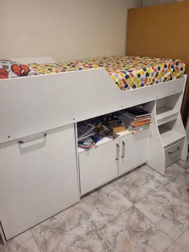 Armerio de quarto e cama de solteiro