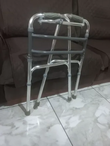 Andador novinho de qualidade marca boa nunca foi usado