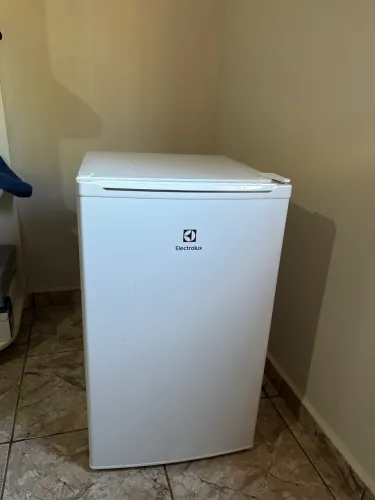 Frigobar Eletrolux 90L