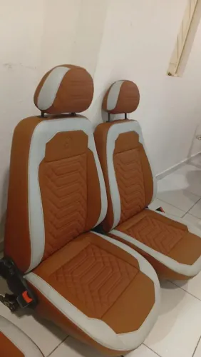 ?Couro automotivo?Cansado de bancos de tecido que acumulam poeira e manchas?