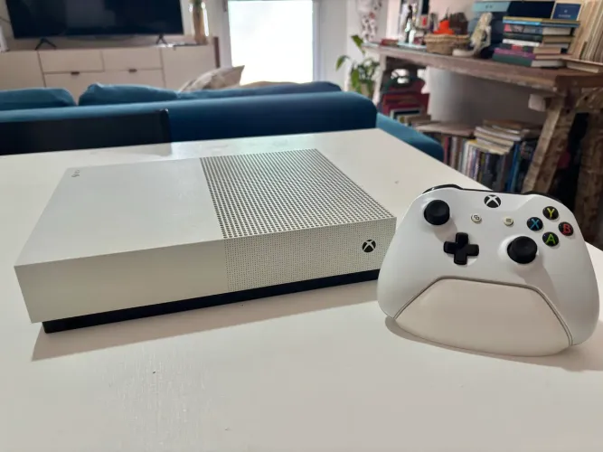 Xbox One S 1tb impecável + Controle original perfeito