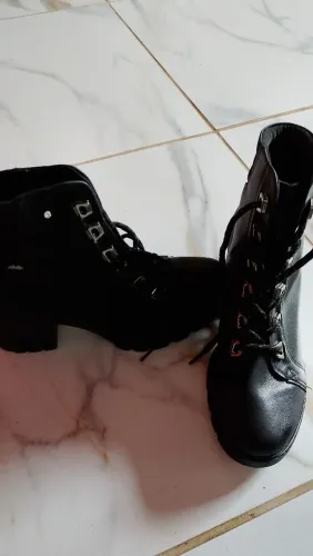 Botas a venda