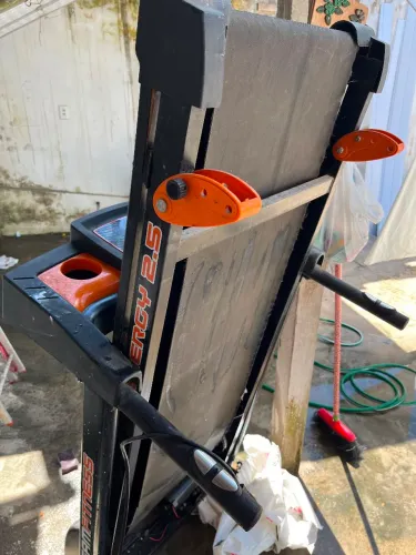 Vendo esteira pra quem deseja arrumar painel ests funcionando ou pra quem deseja tira peca