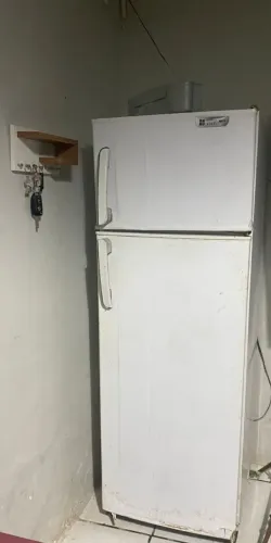 Geladeira funcionando(apenas porta solta)