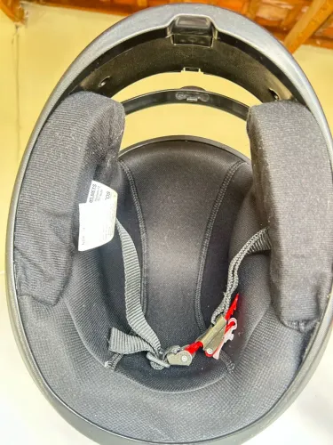 Vendo um capacete pouco usado