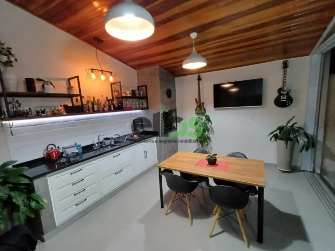 Casa c/ 03 dormitórios, 01 suíte, churrasqueira, COMPLETA EM PLANEJADOS, 150m² à venda R$7