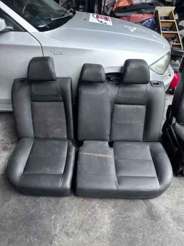 Jogo de Banco Couro com detalhes Peugeot 307 2010