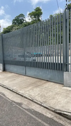 Vende-se Portão em Metalon