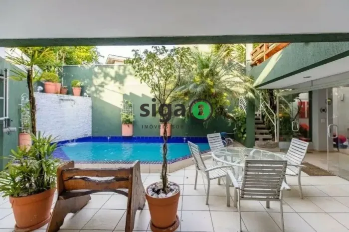 Sobrado no Bairro Alto de Pinheiros, com 3 Quartos e 5 vagas , à Venda