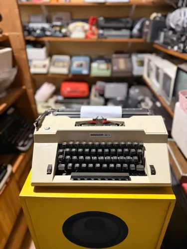 Máquina de escrever Remington 33L