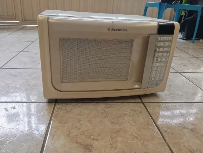 Microondas Eletrolux em perfeito estado
