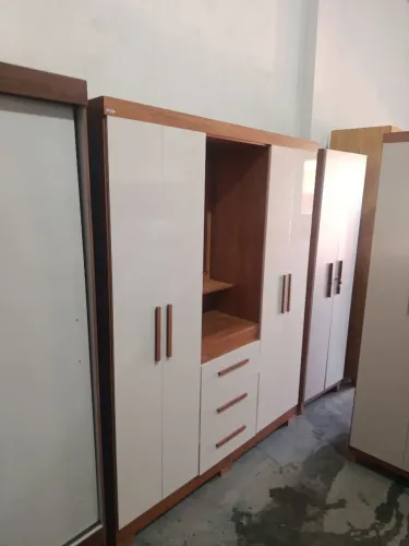 Guarda roupa capelinha com espelho, entrega e montagem gratis