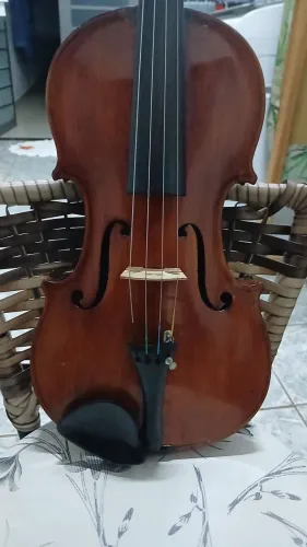 Violino antigo feito na França.