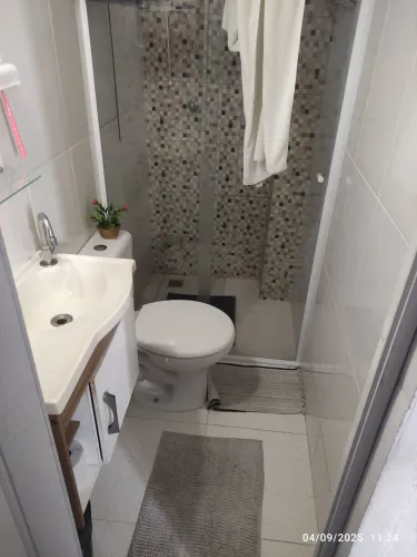 Vendo ou troco Ap com 1 quarto , terraço já coberto com piso pra fazer mais quartos .