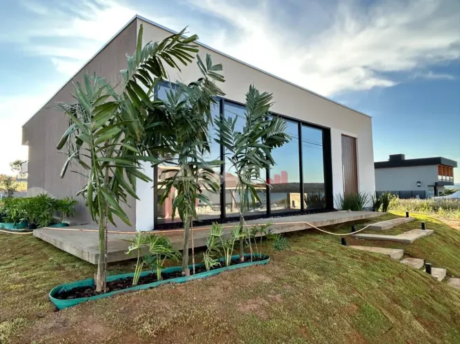 Casa no Belvedere Village | 297m² | Corumbá IV | Piscina