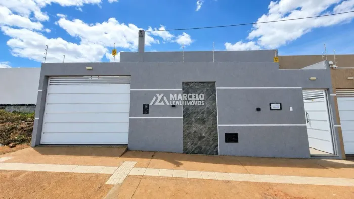 Casa confortável com 3 dormitórios e garagem em Miro Cairo, Vitória da Conquista - BA