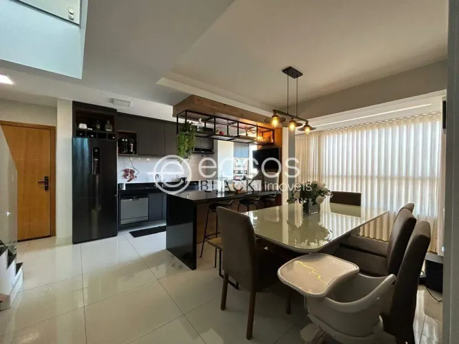 Cobertura à venda, 2 quartos, 1 suíte, 2 vagas, Santa Mônica - Uberlândia/MG