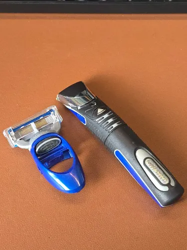 Mini barbeador gilette styler. + lâmina nova