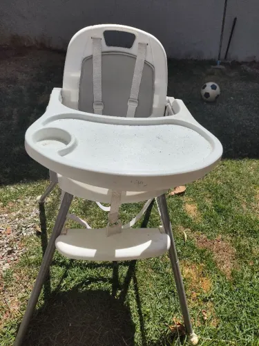 Vende -se bebê conforto, cadeira de descanso e cadeira de alimentação