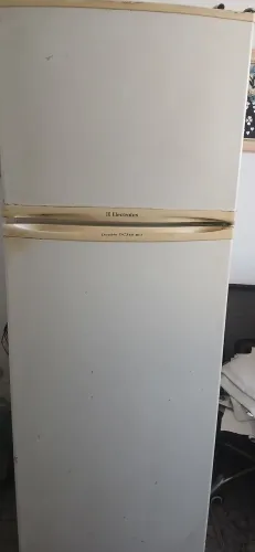 Geladeira Electrolux DC360
