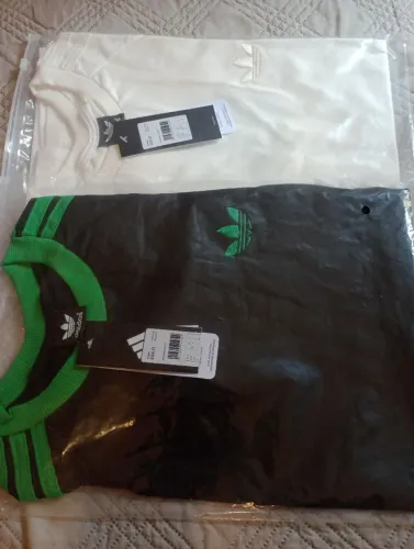 2 camisetas de marca esportiva de tecido egípcio no tamanho M.