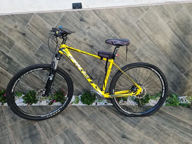 Bike first athymus - toda equipada para trilha