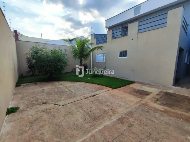 Casa à venda, 2 quartos, 1 suíte, 3 vagas, Centro - Rio das Pedras/SP